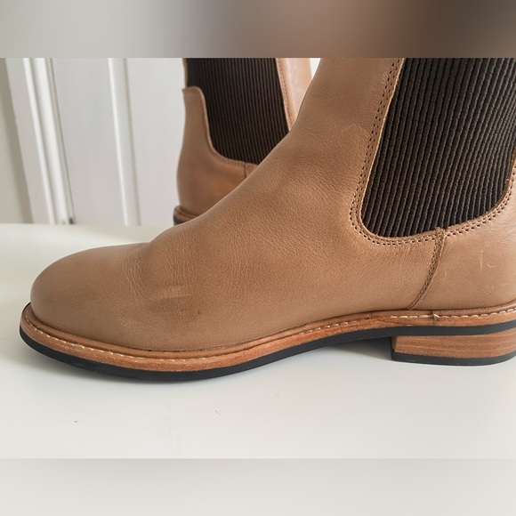 Nisolo Carmen 2.0 Chelsea in Almond - Picture 2 of 8